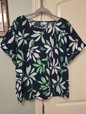 Liz Claiborne Navy Short-Sleeve Top with Green & White Leaf Print